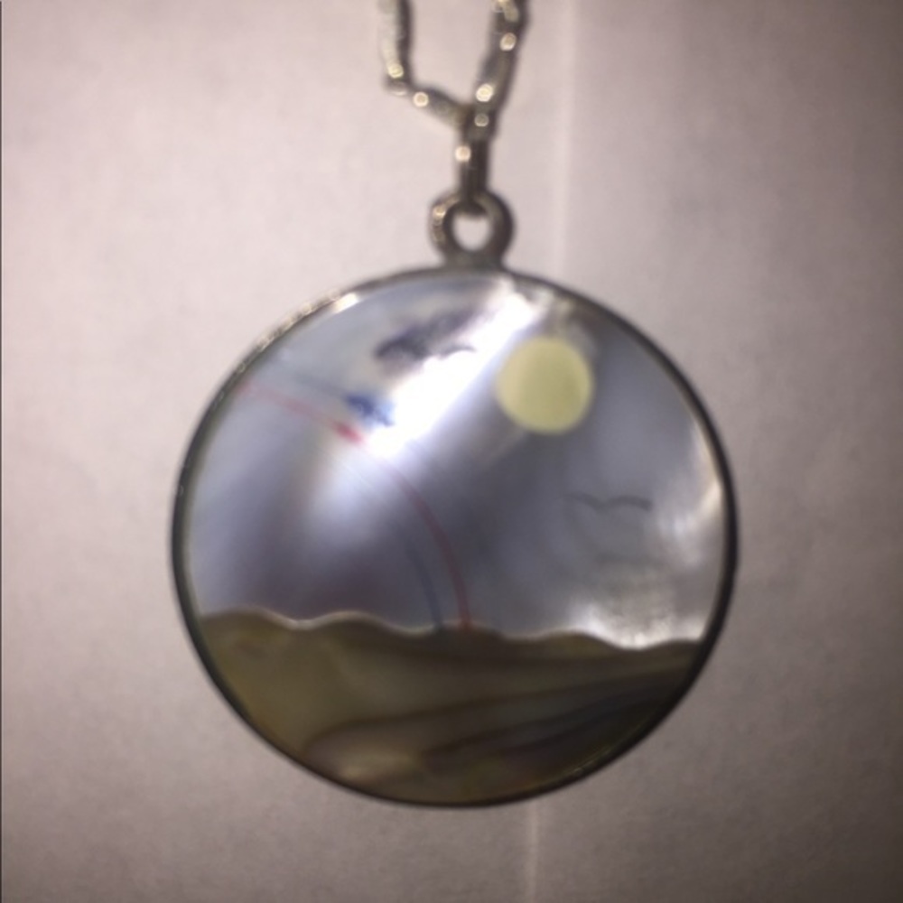 Shell & silver necklace - Picture 2 of 3
